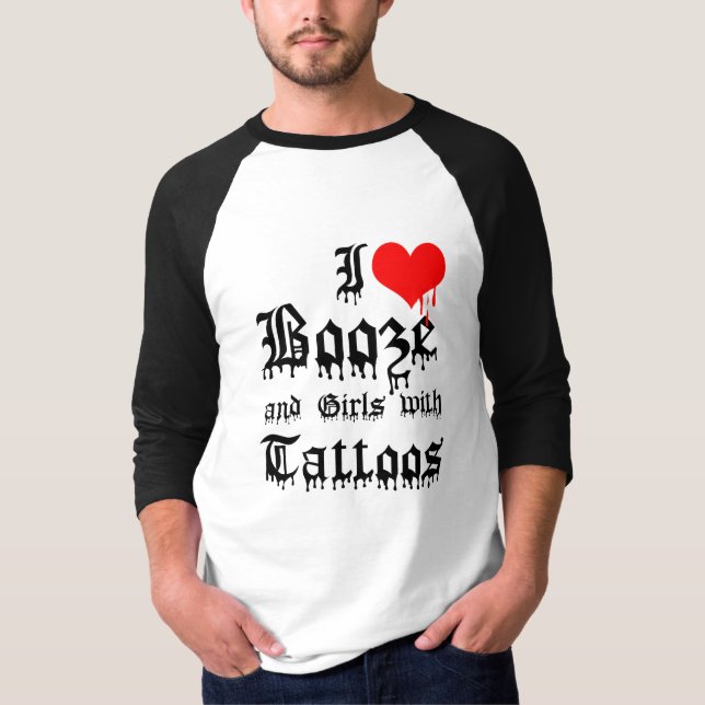 Camiseta Eu amo bebidas e meninas com tatuagens (Frente)