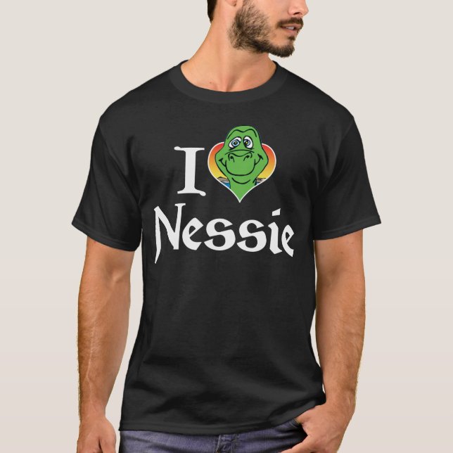 Camiseta Eu Amo Coração Nessie - Monstro do Lago Ness (Frente)
