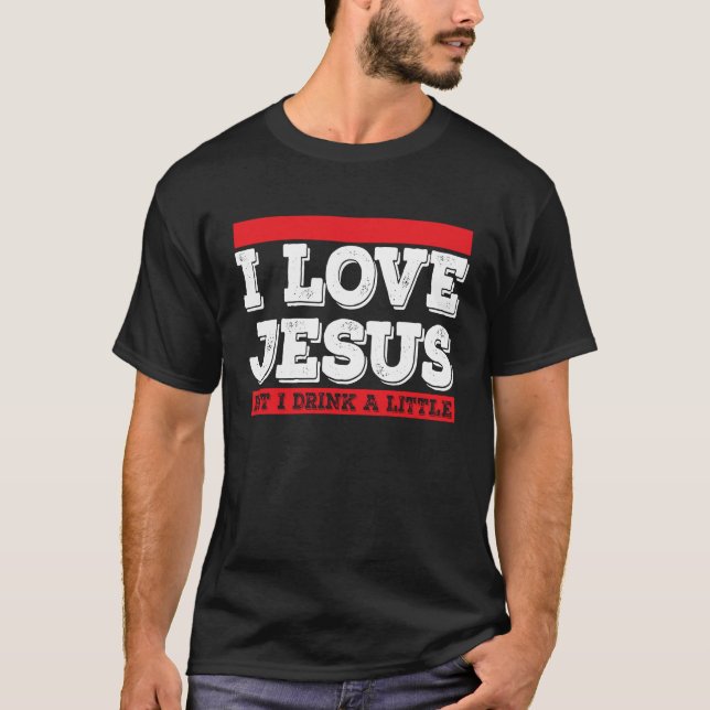 Camiseta Eu amo Jesus, mas bebo um pouco simples (Frente)