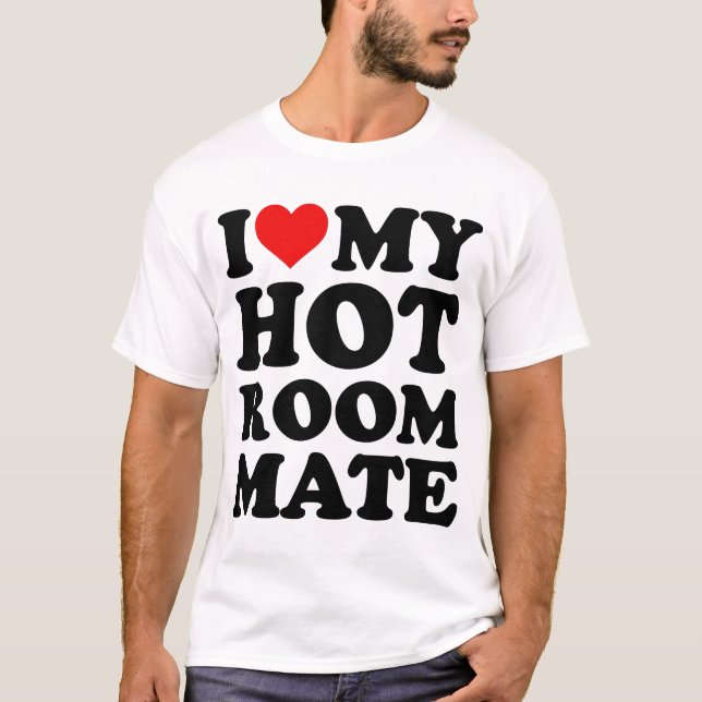 Camiseta Eu Amo Meu Colega De Quarto Quente (Frente)