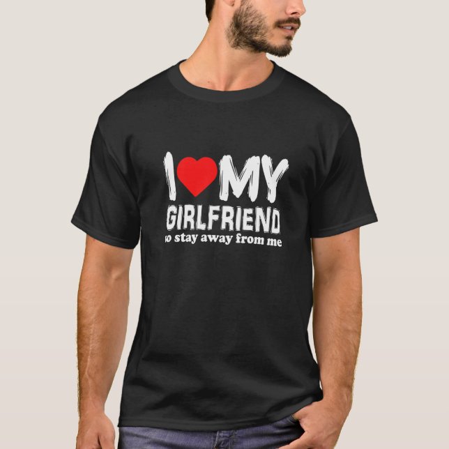 Camiseta Eu Amo Meu Namorada, Então Fique Longe De Mim Boyf (Frente)