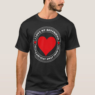 Camiseta Eu Amo Meu Namorado, Então Por Favor Fique Longe D