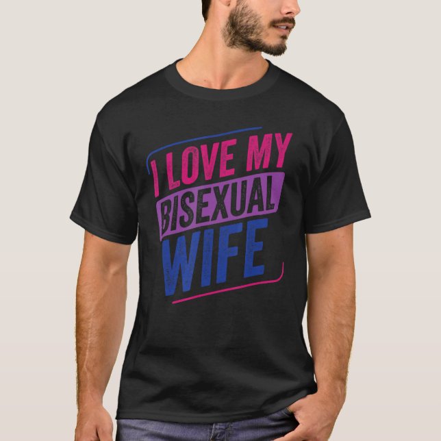 Camiseta Eu Amo Minha Esposa Bissexual Bi Orgulho Bandeira  (Frente)