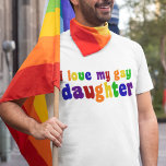 Camiseta Eu Amo Minha Filha De Gay<br><div class="desc">Estou orgulhoso da minha filha gay. Mostre seu orgulho familiar em cores do arco-íris!</div>