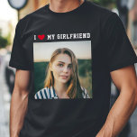 Camiseta Eu Amo Minha Foto Mínima De Esportes De Namorada<br><div class="desc">Excelente presente para o seu namorado! T-shirt personalizada,  a dizer que adoro a minha NAMORADA em tipografia minimalista desportiva e um coração vermelho com a tua fotografia quadrada abaixo. Personalização simples e fácil!</div>