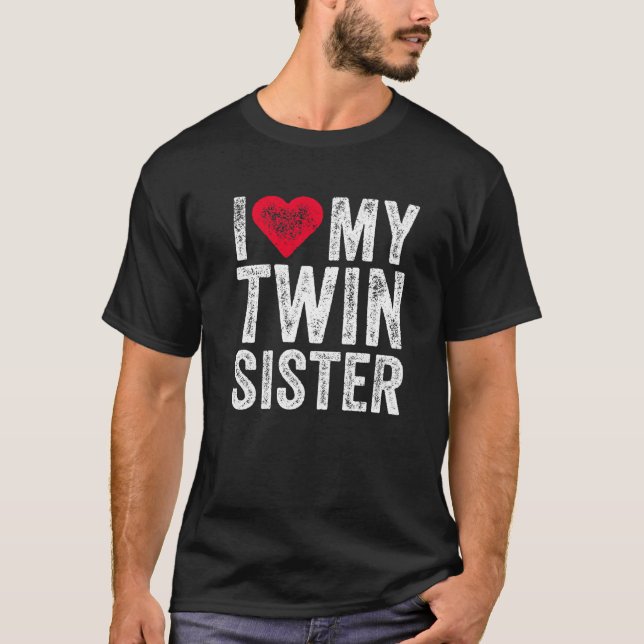 Camiseta Eu Amo Minha Irmã Gêmea Vermelha Coração Distante  (Frente)