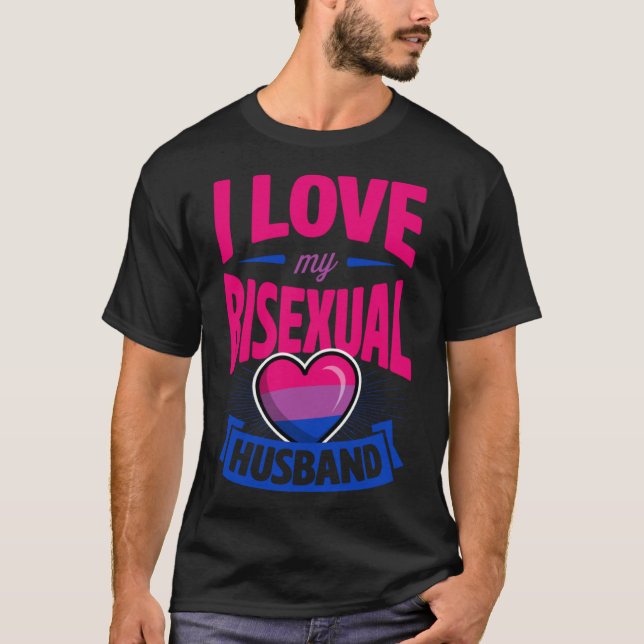 Camiseta Eu Amo O Meu Marido Bissexual Cute Bi Pride Annive (Frente)