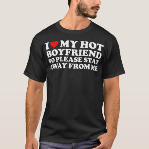 Camiseta Eu Amo O Meu Namorado Quente Para Ficar Longe