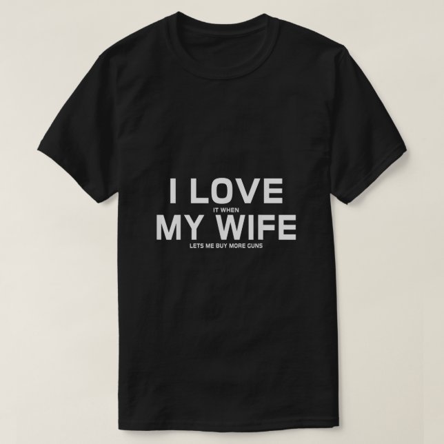 Camiseta Eu Amo Quando Minha Esposa Me Deixa Comprar Mais A (Frente do Design)