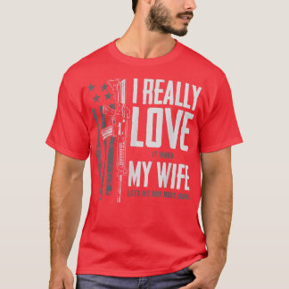 Camiseta Eu Amo Quando Minha Esposa Me Deixa Comprar Mais A