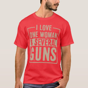 Camiseta Eu Amo Uma Mulher e Várias Armas Divertido 2º Emen