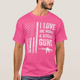Camiseta Eu Amo Uma Mulher E Várias Armas Engraçadas Piada