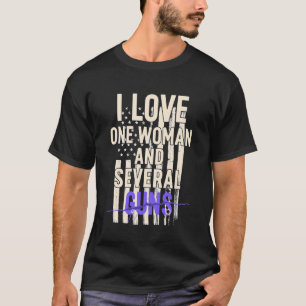 Camiseta Eu Amo Uma Mulher e Várias Armas - Letras Angustia