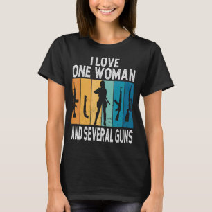 Camiseta Eu amo uma mulher e várias armas retrô