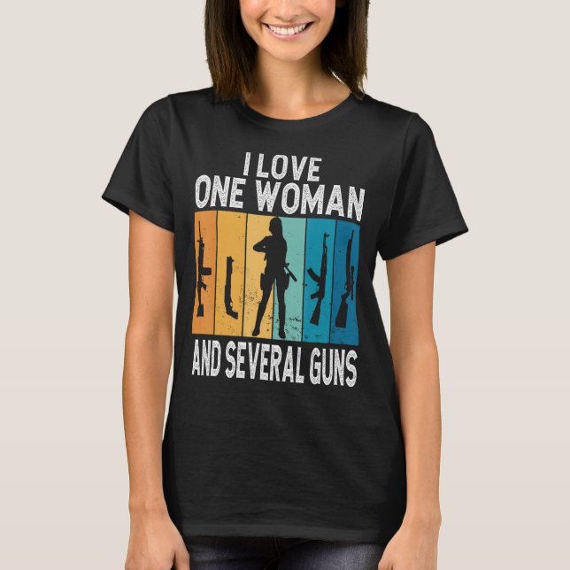 Camiseta Eu amo uma mulher e várias armas retrô (Frente)