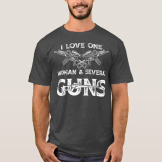 Camiseta Eu Amo Uma Mulher Várias Armas