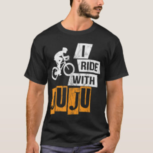 Camiseta Eu Ando com o gráfico Juju - Dom Engraçado