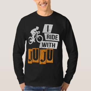 Camiseta Eu Ando com o gráfico Juju - Dom Engraçado