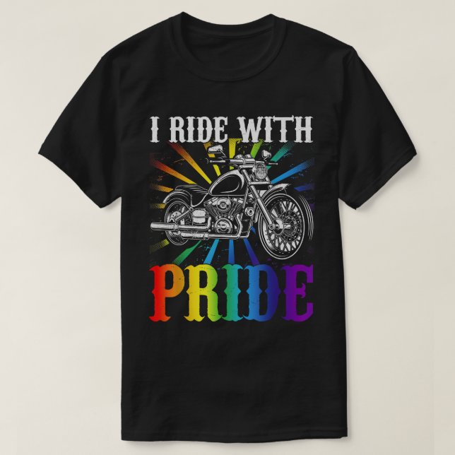 Camiseta Eu ando com orgulho, gay, motocicleta arco-íris (Frente do Design)