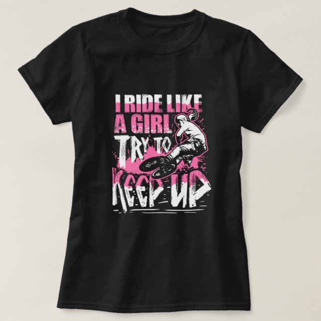 Camiseta Eu Ando Como Uma Rapariga Tenta Continuar Com A BM (Frente do Design)