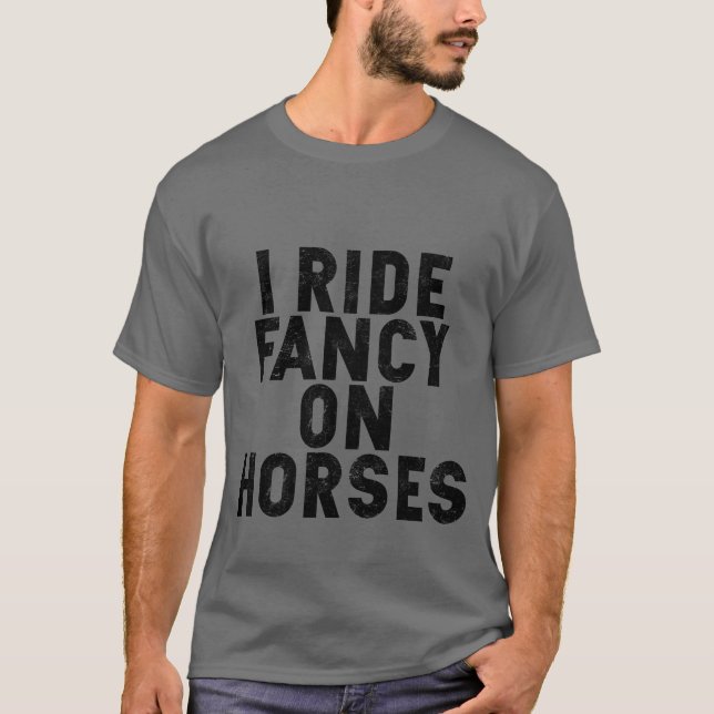 Camiseta Eu Ando Rico Em Cavalos Engraçado (Frente)