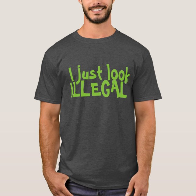 CAMISETA EU APENAS PAREÇO UM T-SHIRT ILEGAL (Frente)