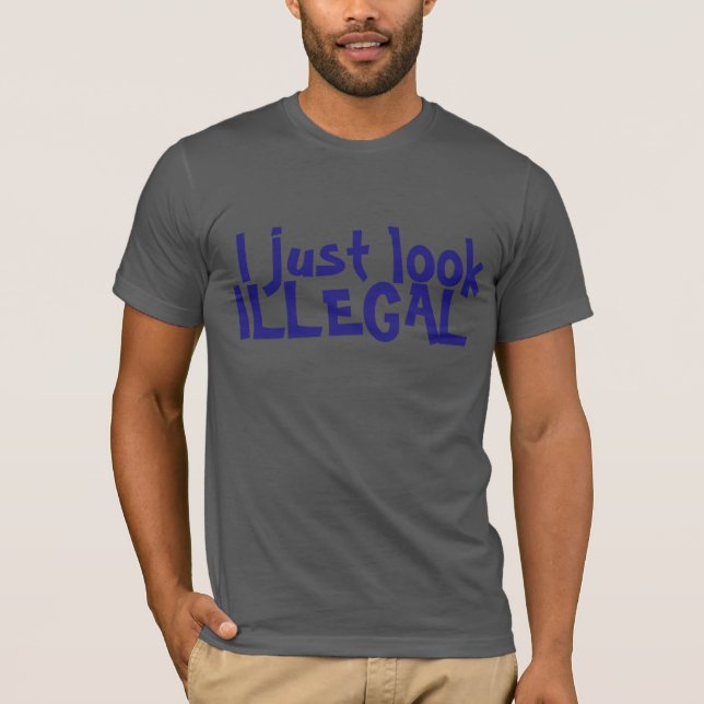 CAMISETA EU APENAS PAREÇO UM T-SHIRT ILEGAL (Frente)