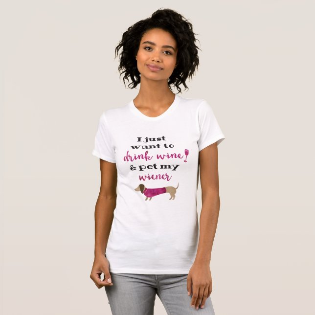 Camiseta Eu apenas quero beber o vinho & pet meu wiener (Frente Completa)