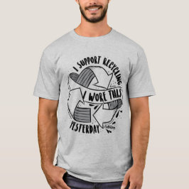Camiseta "Eu apoio o reciclagem. Eu vesti este ontem "