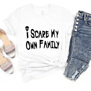 Camiseta Eu Assusto A Minha Própria Família Sarcasm Engraça