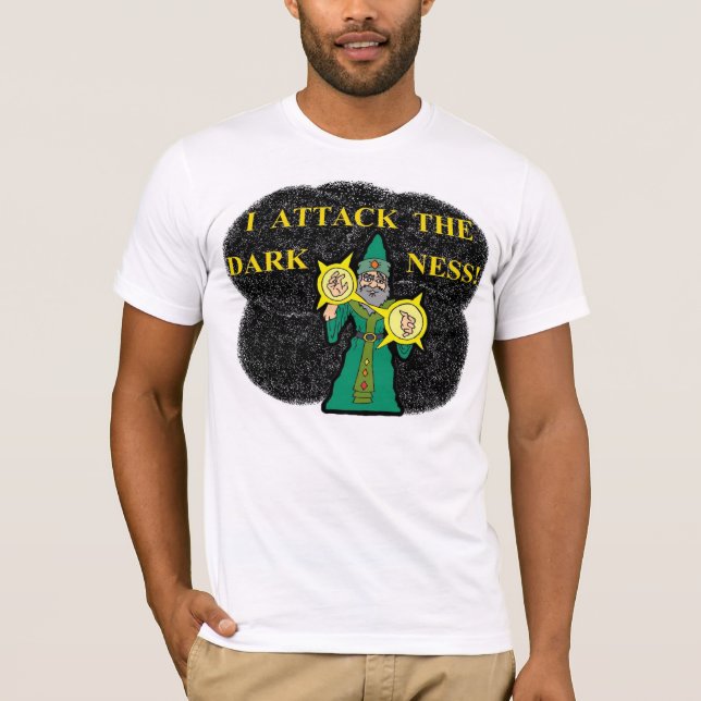 Camiseta Eu ataco a escuridão (Frente)