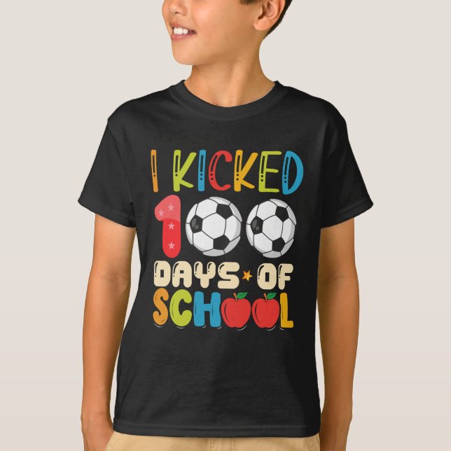 Camiseta Eu atirei 100 dias de jogador de futebol escolar (Frente)