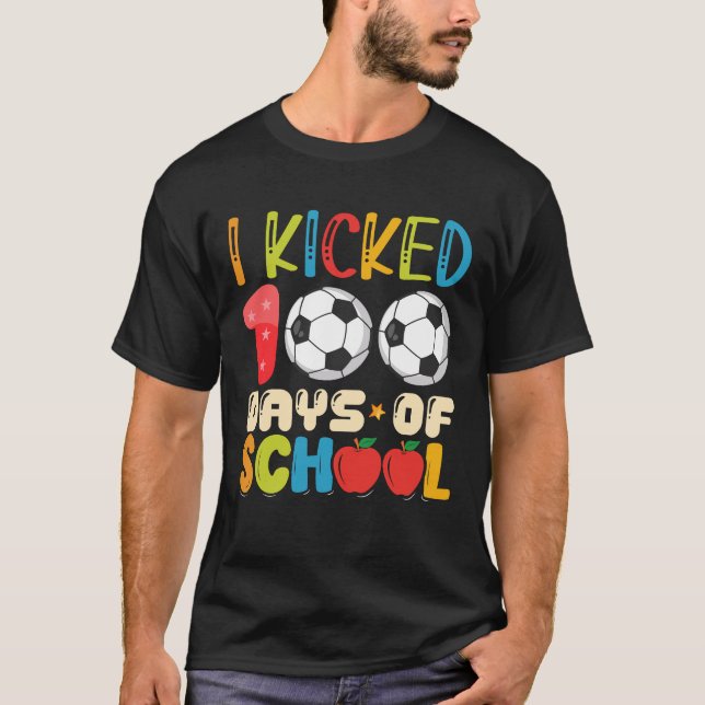 Camiseta Eu atirei 100 dias de jogador de futebol escolar (Frente)