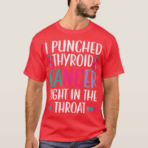 Camiseta Eu Bati O Cancer Da Tiroide Bem Na Garganta