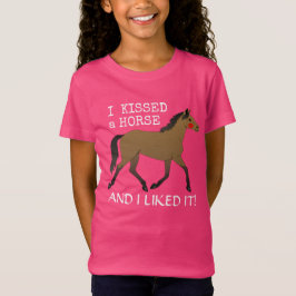 Camiseta "Eu beijei um cavalo e gostei dele" com pônei de b
