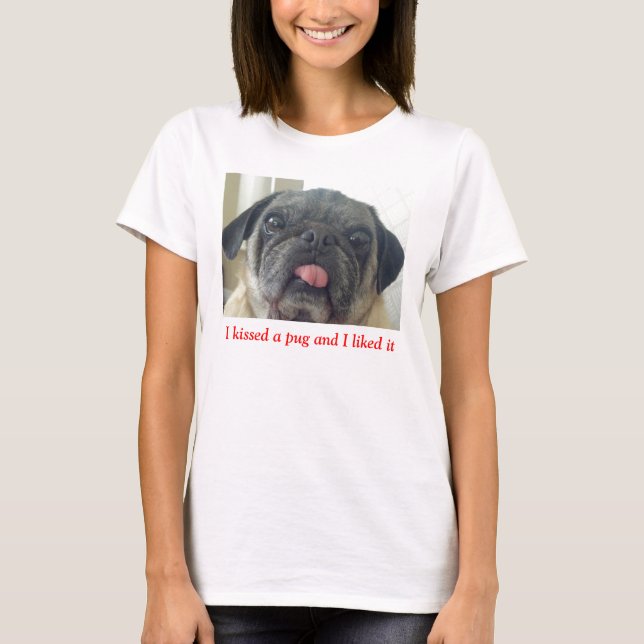 Camiseta Eu beijei um Pug e eu gostei d (Frente)
