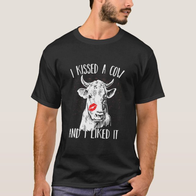 Camiseta Eu Beijei Uma Vaca E Eu Gostei (Frente)