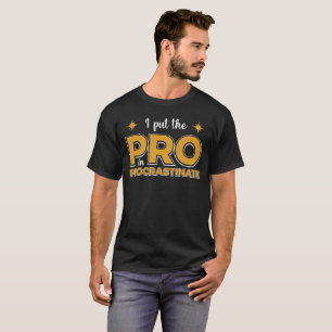 Camiseta Eu coloquei o profissional em procrastinato - Sarc