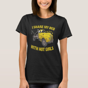 Camiseta Eu Compartilho Minha Cama Com Garotas Sensuais Ope