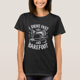 Camiseta Eu Conduzo Máquina De Costura Rápida E Descalça