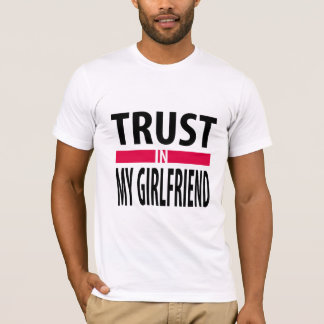 Camiseta Eu confio no meu namorada