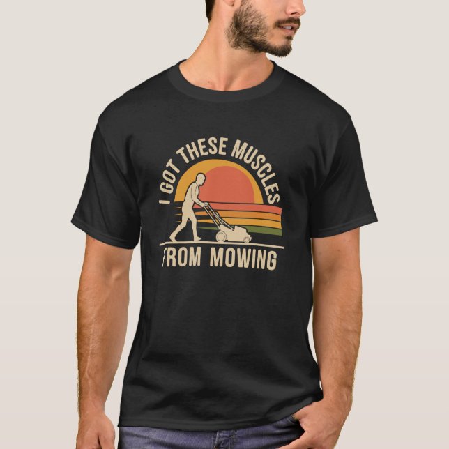 Camiseta Eu Consegui Esses Músculos De Cortar A Grama Engra (Frente)
