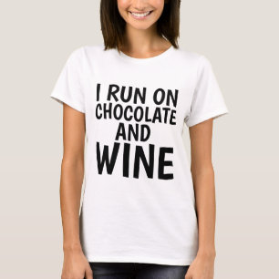 Camiseta EU CORRO EM CHOCOLATE E VINHO T-Shirts