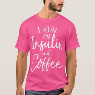 Camiseta Eu corro em insulina e café Diabetes Engraçados