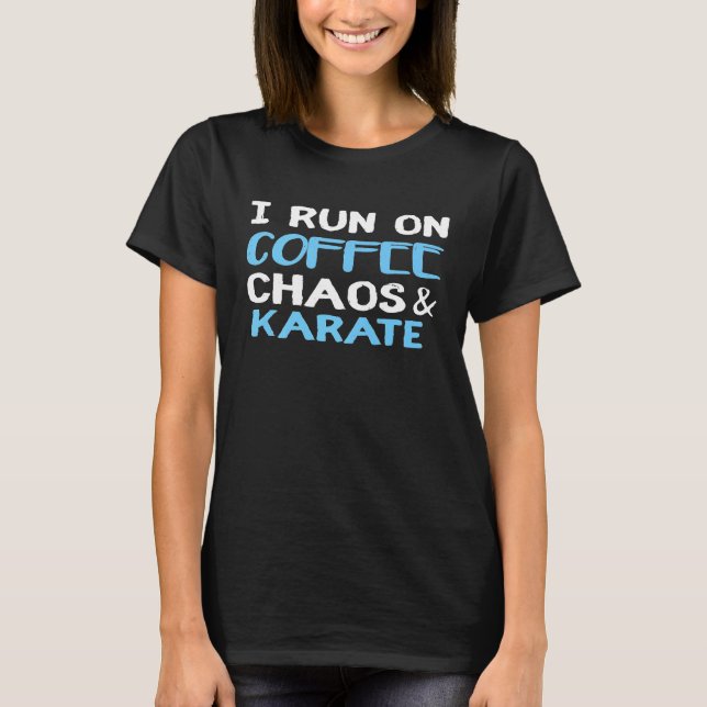 Camiseta Eu Corro No Café Chaos Karate Engraçado Artes Marc (Frente)