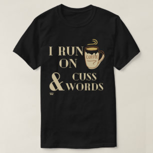 Camiseta "EU CORRO NO CAFÉ E SENHAS", trocadilho de café
