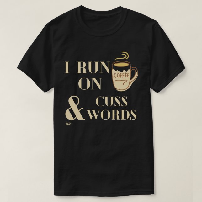 Camiseta "EU CORRO NO CAFÉ E SENHAS", trocadilho de café (Frente do Design)