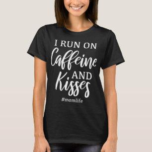 Camiseta Eu corro no Caffeine e beijo o Presente da Mãe Eng