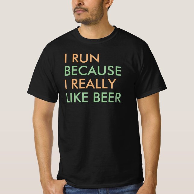 Camiseta Eu corro porque gosto muito de cerveja dizendo (Frente)