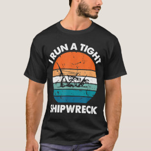 Camiseta Eu Corro Um Pesadelo Engraçado Vintage Mãe Pai Quo